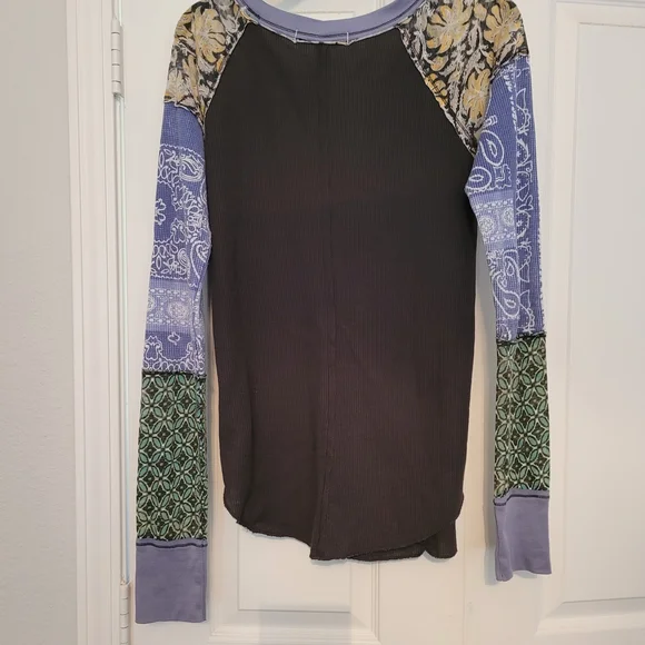 Free People We The Free Long Sleeve Top Wuth Patterned Sleeves L - Picture 3 of 8